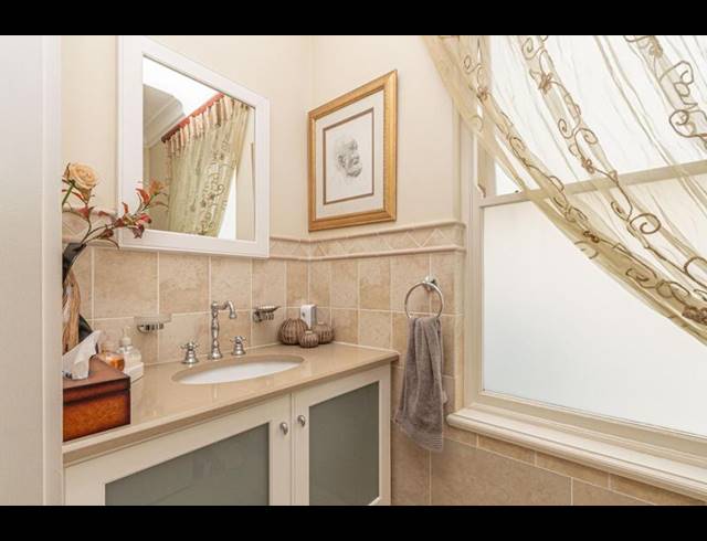 5 BEDROOM HOUSE FOR SALE IN BRYANSTON